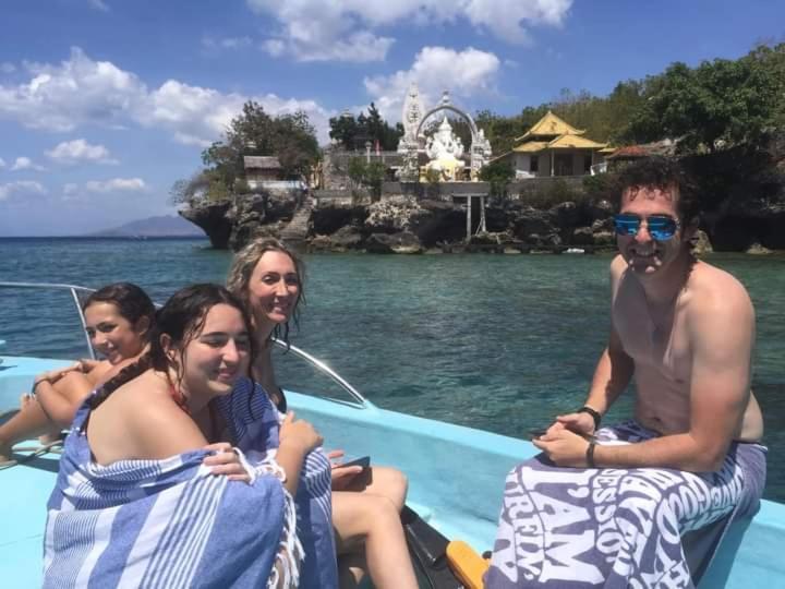 Umah Kayu 2-Menjangan Homestay Banyuwedang Dış mekan fotoğraf
