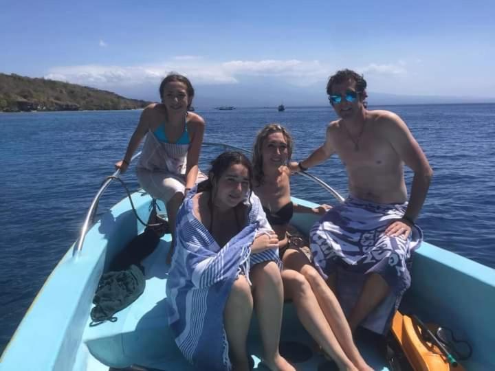 Umah Kayu 2-Menjangan Homestay Banyuwedang Dış mekan fotoğraf